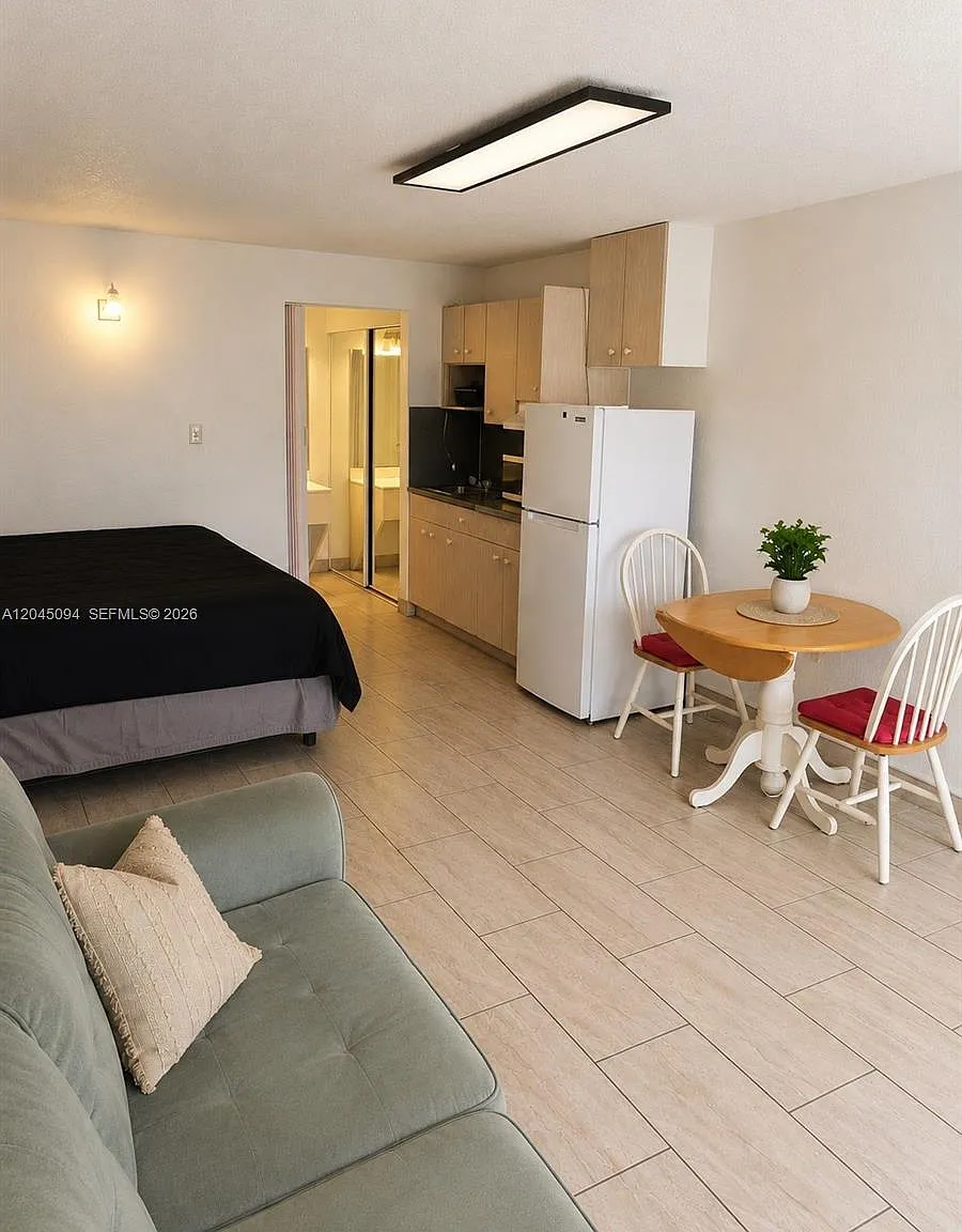 1 bed, 1.0 bath, $900 — Photo 3
