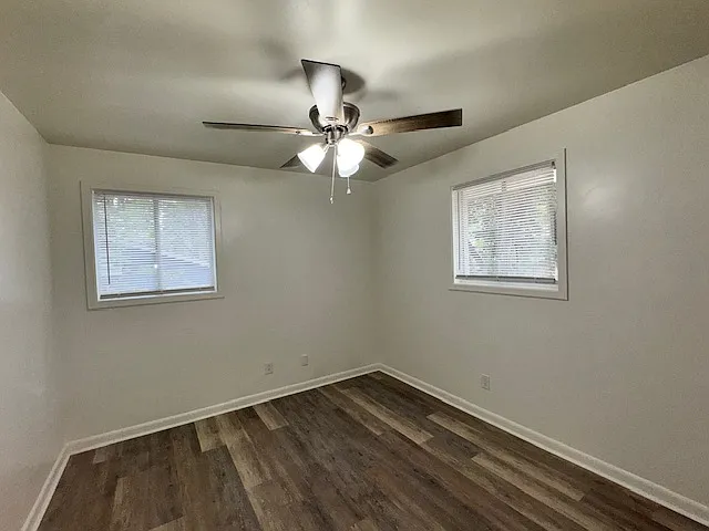 920 Rosewood Dr — Photo 17
