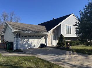 151 Hempstead Dr, Bloomingdale, IL 60108