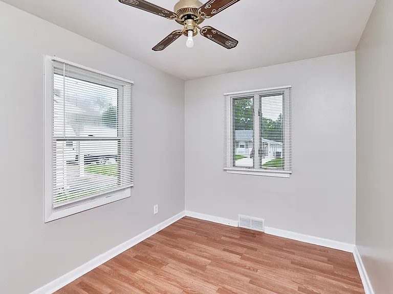 11042 Florence Ave — Photo 9