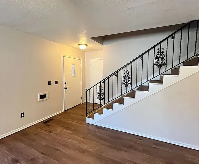 3611 N Drexel Blvd — Photo 6