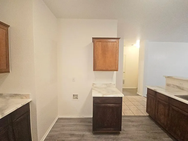 816 Dunkirk Ln — Photo 8