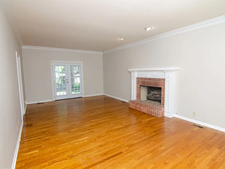 1144 Hunters Chase Dr — Photo 3