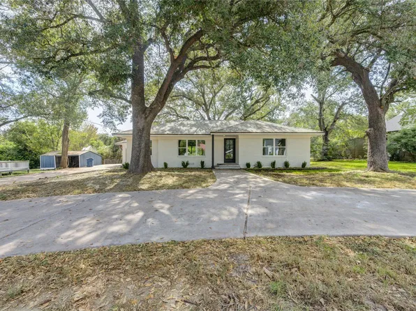 713 S Holland St, Bellville, TX 77418