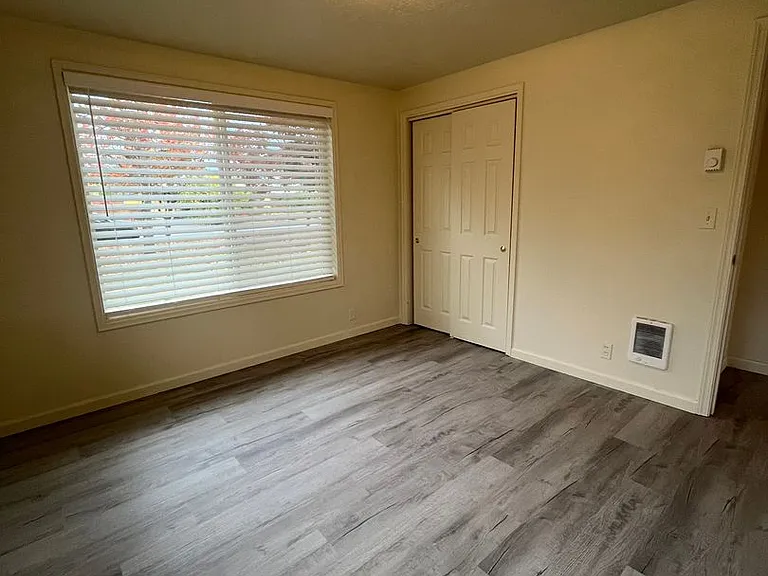 1033 F St — Photo 14