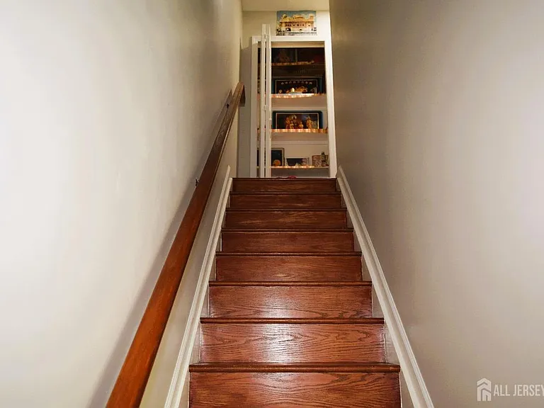 51 Larch St — Photo 16