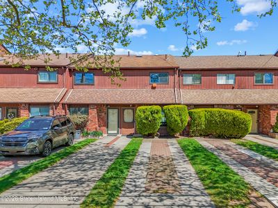 979 W Fingerboard Rd, Staten Island, NY, 10304
