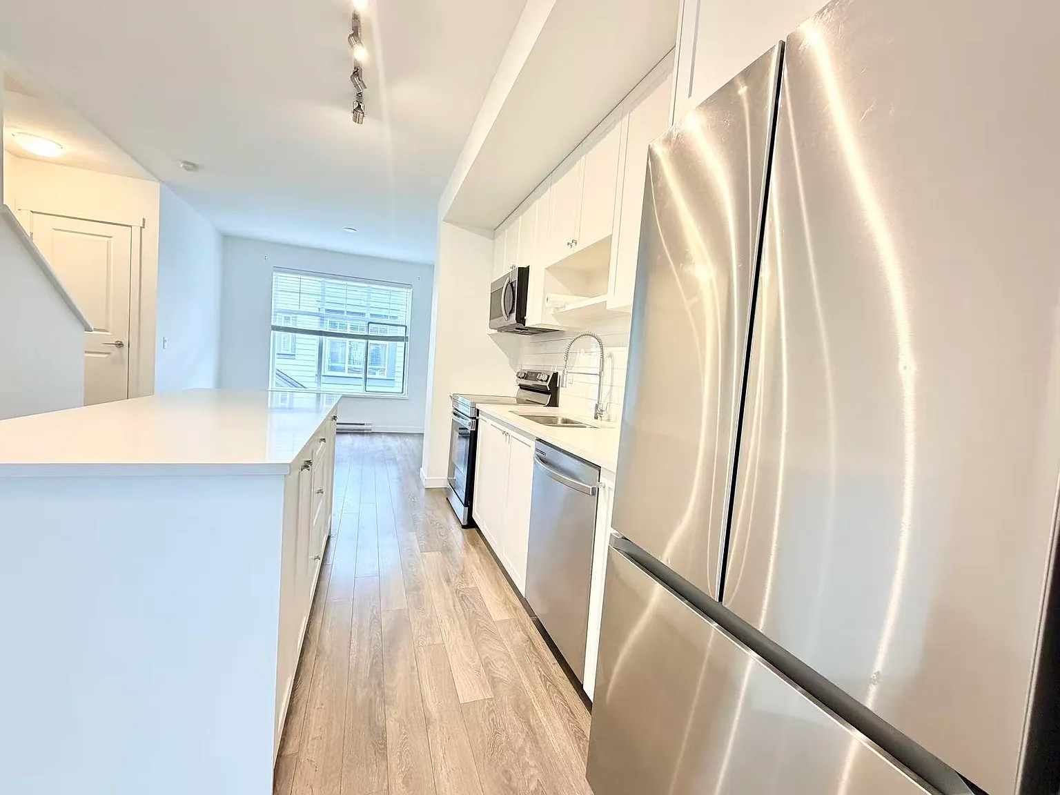 4 bed, 1700 sqft, $3,150 — Photo 4