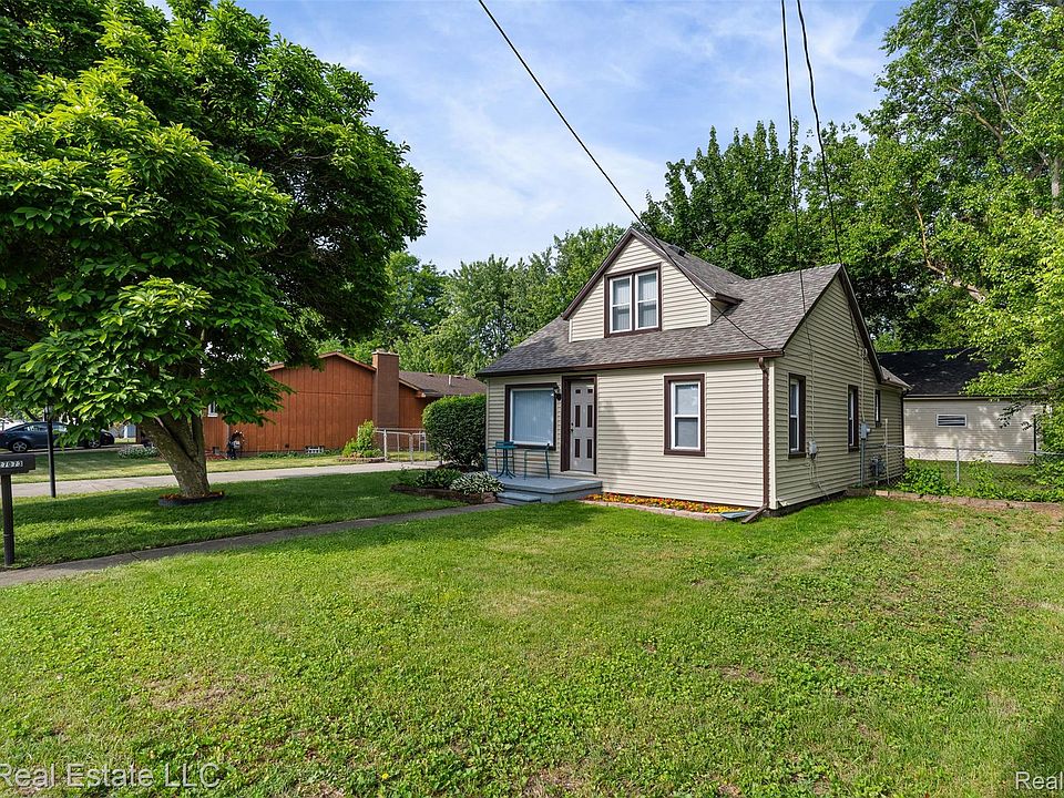1st image of 27073 Gilbert Dr