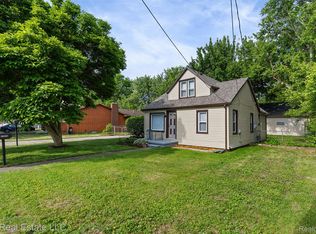 27073 Gilbert Dr, Warren, MI 48093