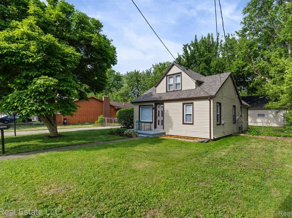 27073 Gilbert Dr, Warren, MI 48093