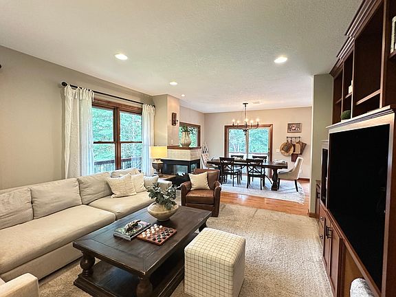 3rd image of 401 Rolling Hills Dr