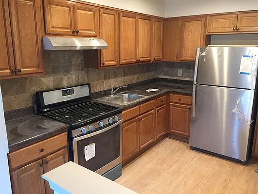 Rented by Metroline Realty | media 12