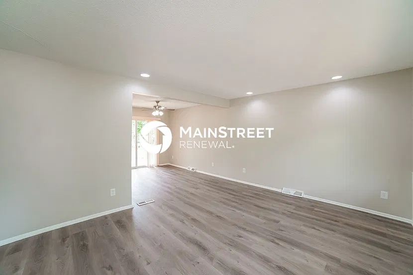 102 N Charlotte St — Photo 3