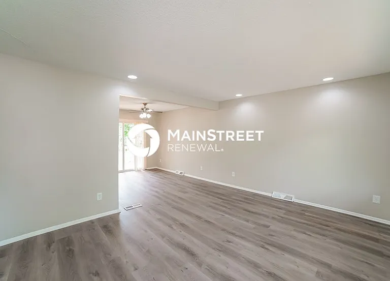 102 N Charlotte St — Photo 11