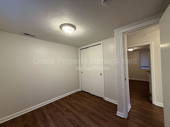 4th image of 1582 Taft St