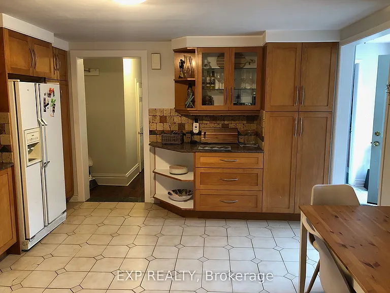 240 Breezehill Ave S #1 — Photo 5