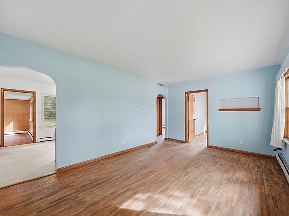4th image of 1001 Sunset Dr