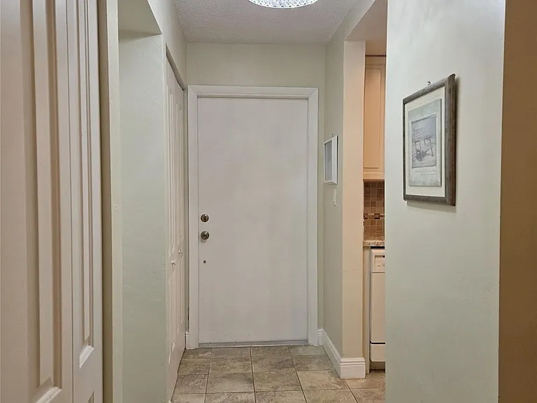 1161 Hillsboro Mile #506 — Photo 51