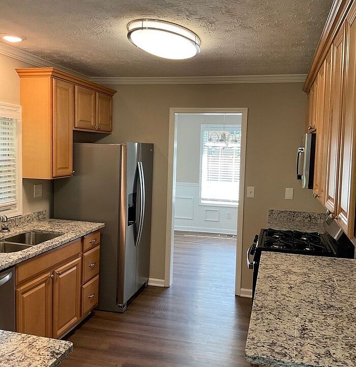 2nd image of 216 Kathryn Ln