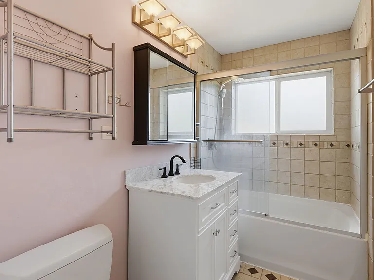 613 Leamington Ave — Photo 10