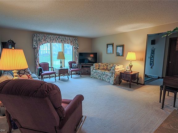 4th image of 3915 Oakridge Dr NE