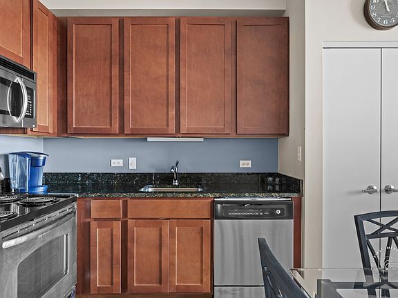 5th image of 1 E 8th St APT 1002