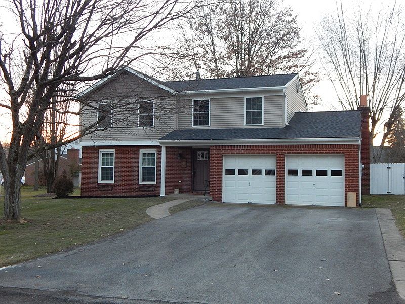 1st image of 212 Woodbury Dr