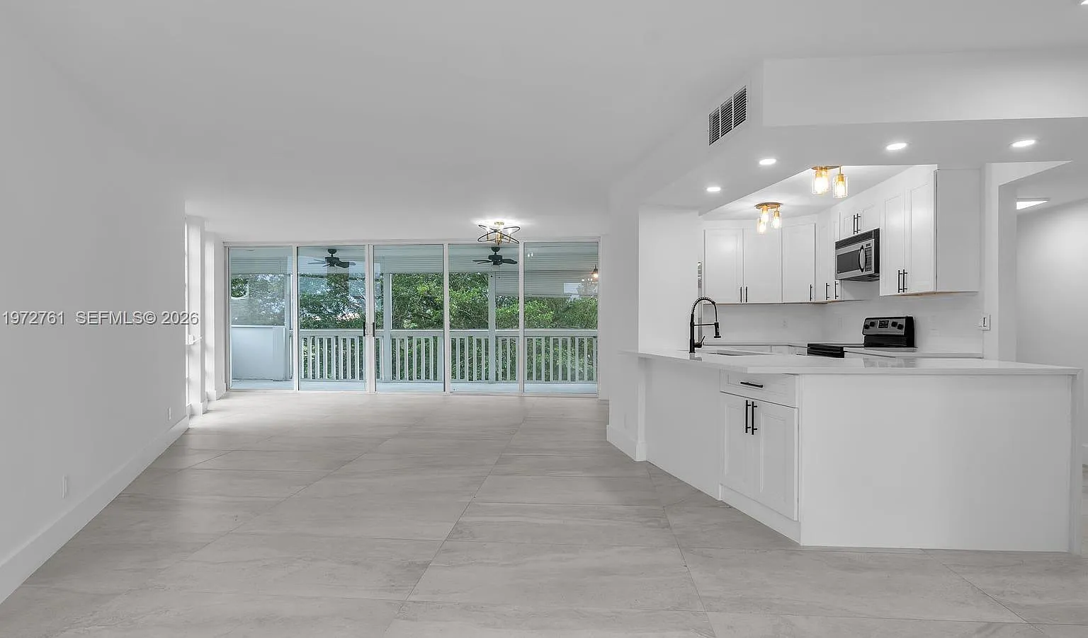 Environ I Condo 9 — Photo 1