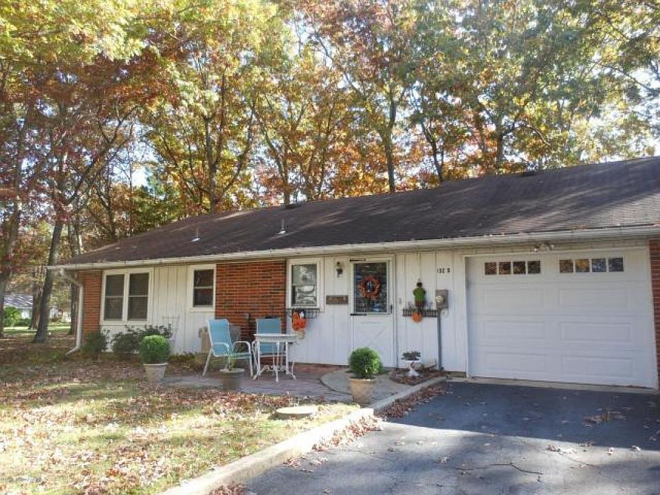 1st image of 132D Farrington Ct