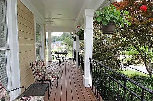 3rd image of 2035 Woodside Park Dr