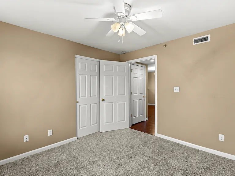 10201 Spring Creek Ln — Photo 25
