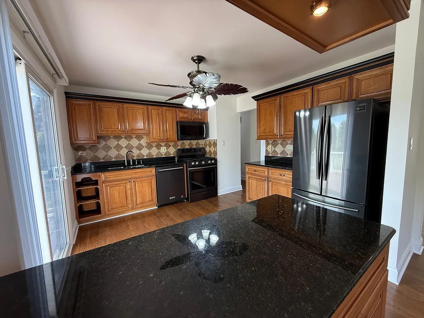 3 bed, 2000 sqft, $3,200 — Photo 3