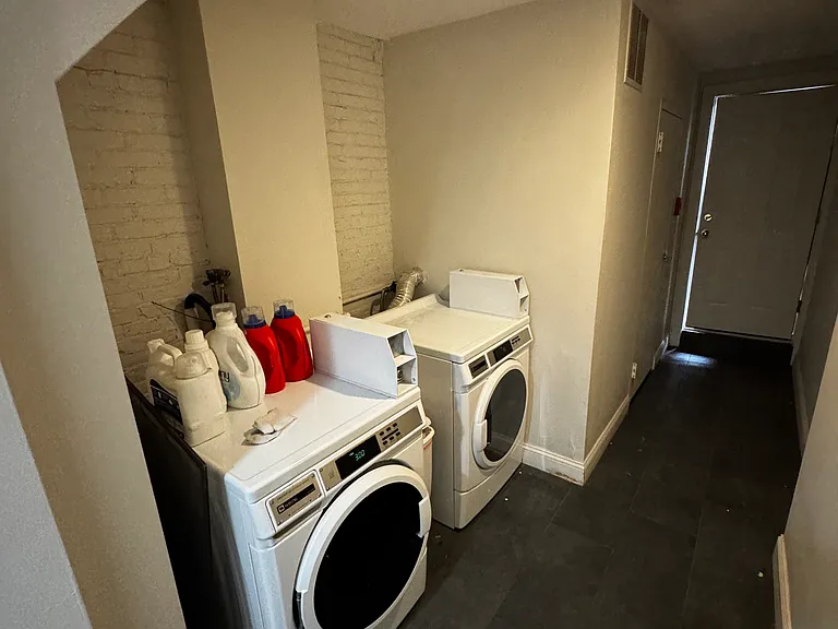 219 W Springfield St #1 — Photo 15