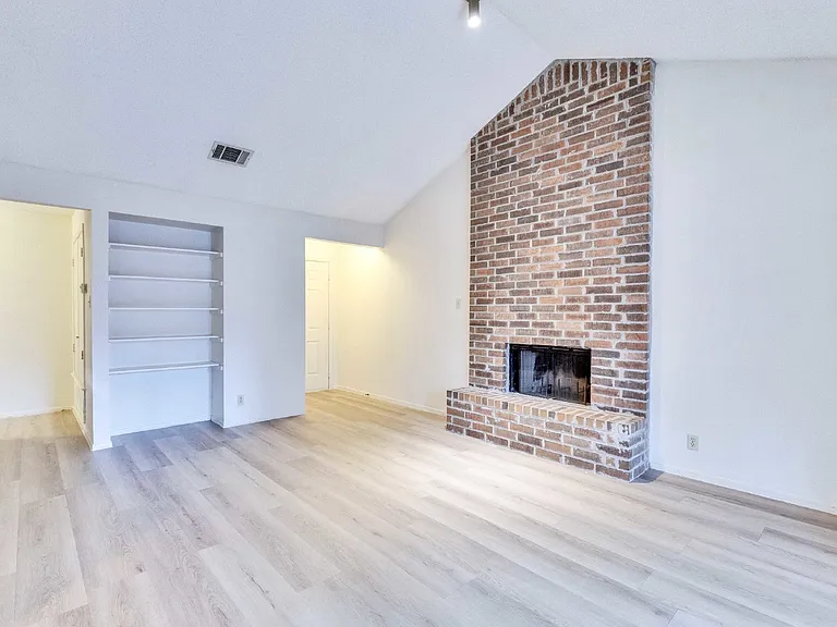 11900 Alpheus Ave #C — Photo 4
