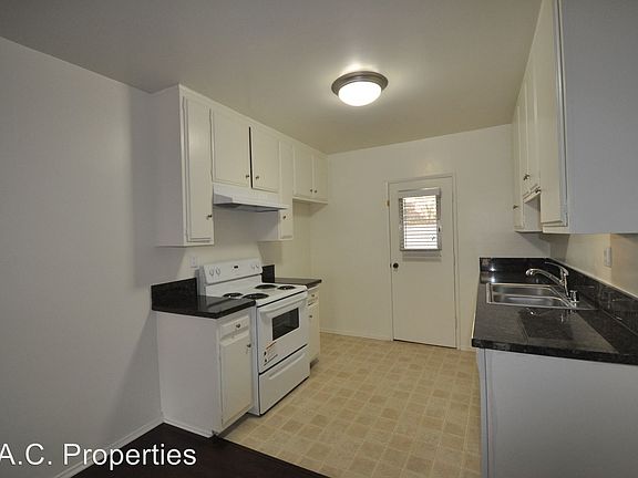 4th image of 14120 Hamlin St APT 13