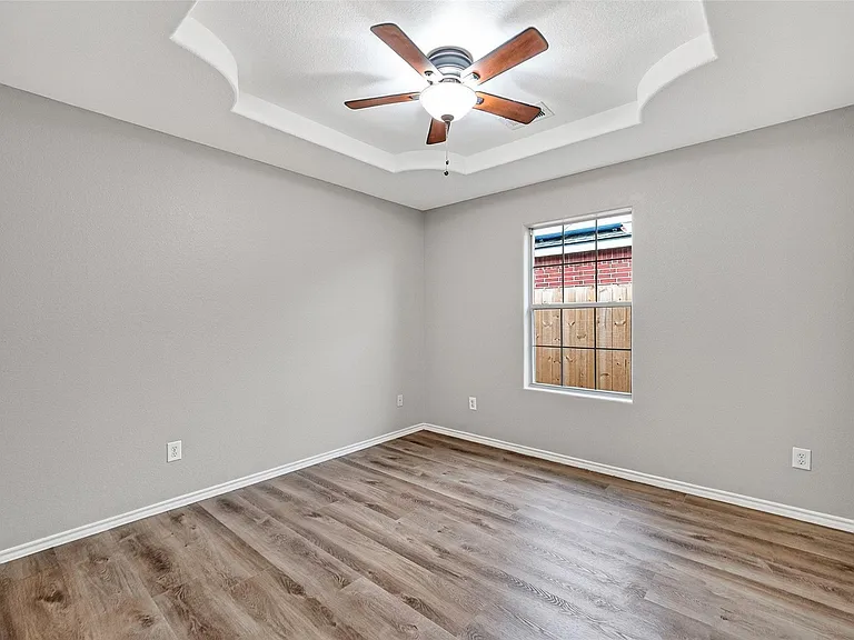 18906 Dennington Dr — Photo 28