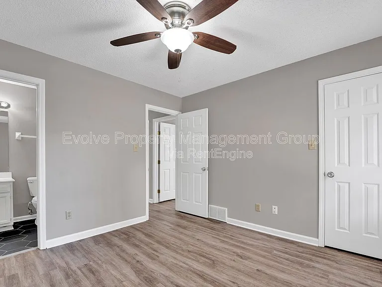 3014 Meadows Ln — Photo 10