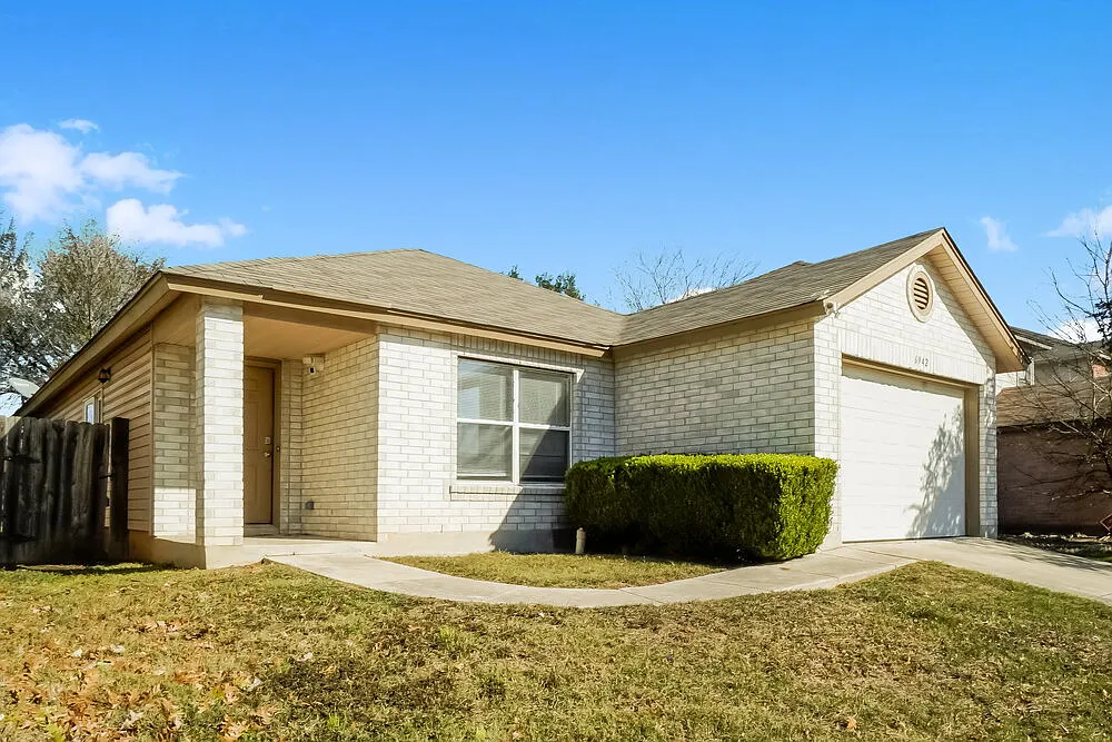3 bed, 2.0 bath, 1386 sqft, $1,455 — Photo 3
