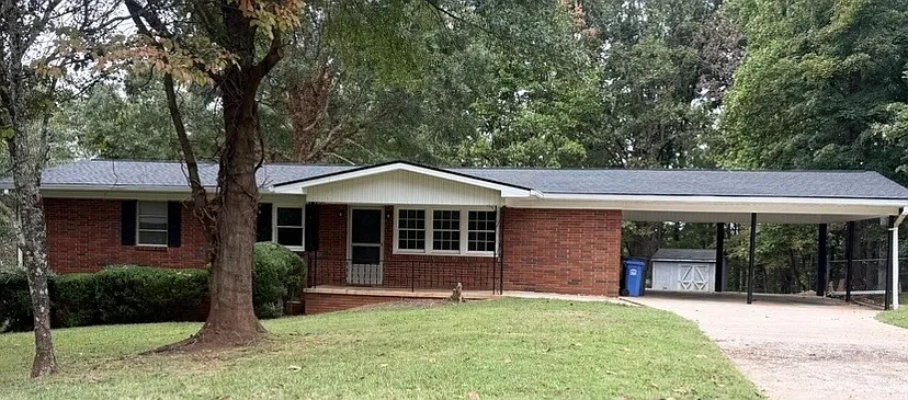 3 bed, 1600 sqft, $1,950 — Photo 1