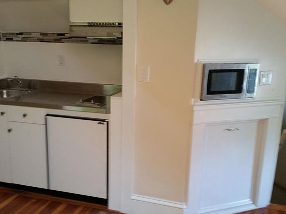 4th image of 181 Cole Ave #3
