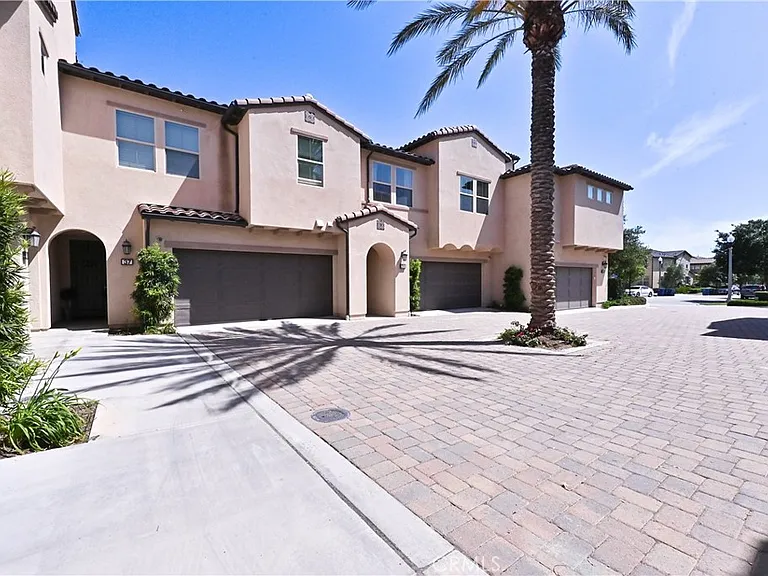 39 Prominence — Photo 22