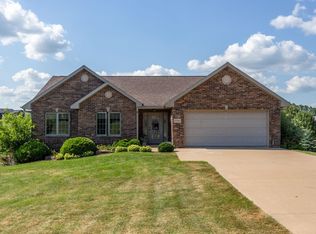 17593 Alan Jackson Dr, Dubuque, IA 52002