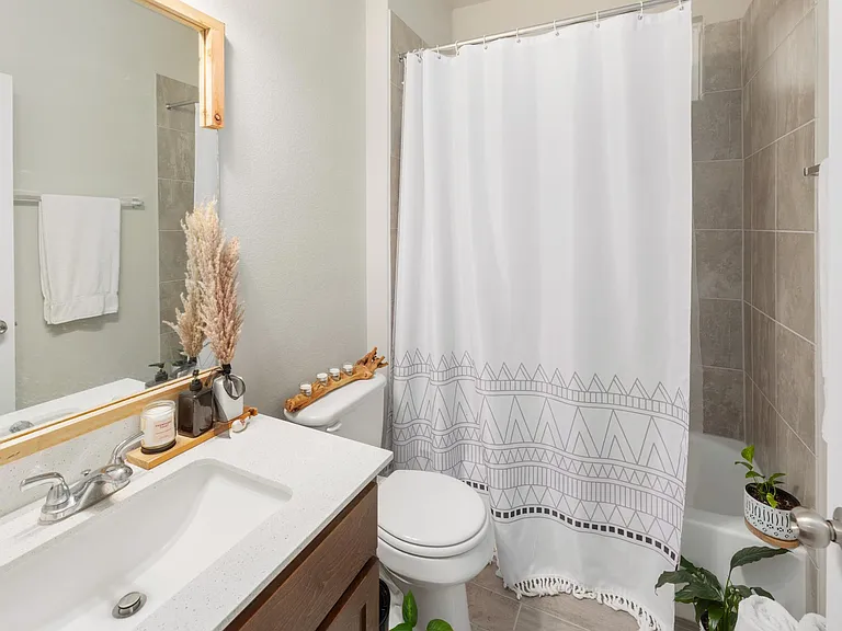 308 Catalina Dr — Photo 13