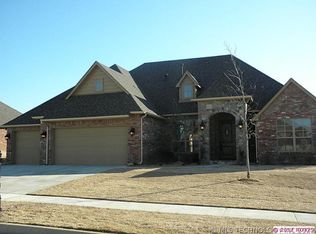 9502 E 92nd Pl, Owasso, OK 74055