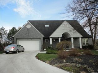 4048 Autumn Ridge Dr, West Bloomfield, MI 48323