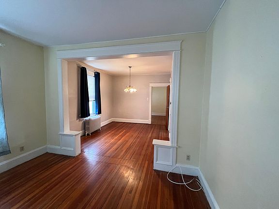 2nd image of 131 Wellington Ave #1