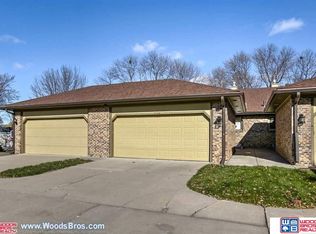 7026 Shamrock Rd, Lincoln, NE 68506