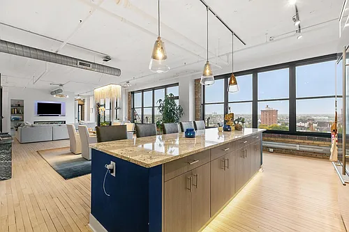 290 Market St #702 Photo 1