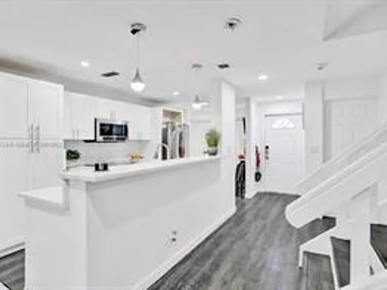833 NW 81st Ave — Photo 22
